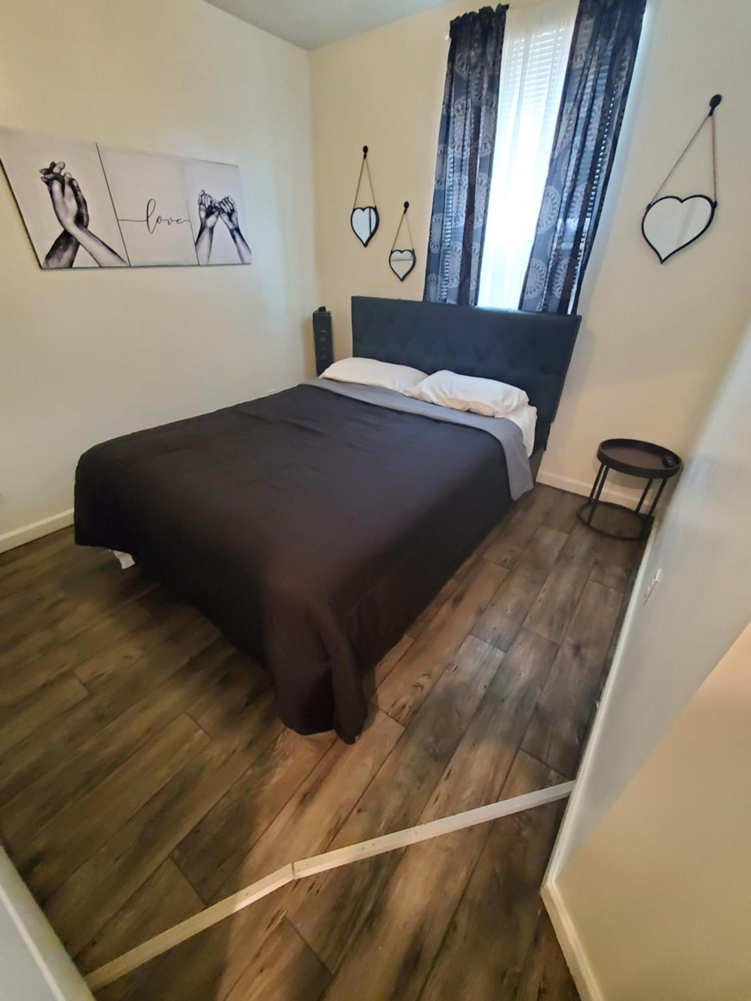Cozy Nest: Where Love Blossoms Nashville Room photo